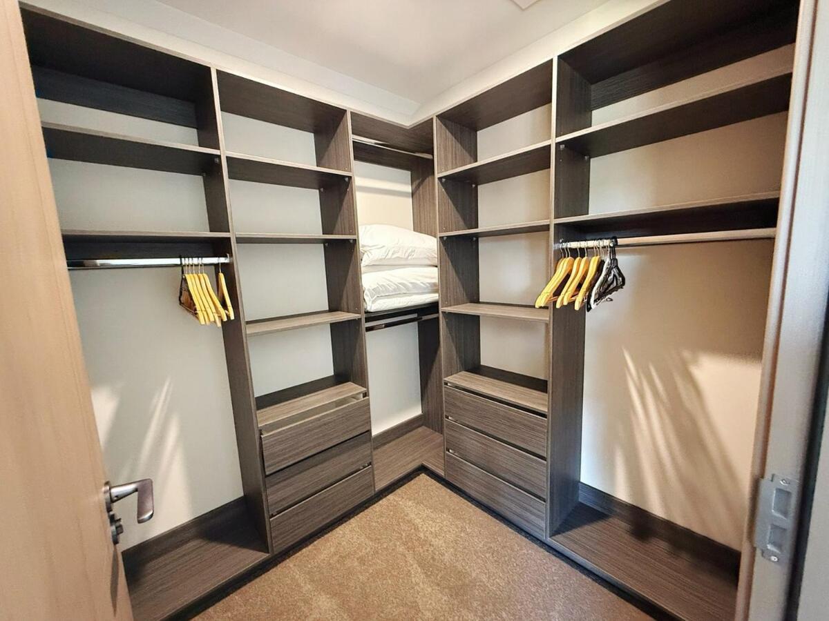 Brand-new Luxury 5 Bedroom House In Epsom Villa