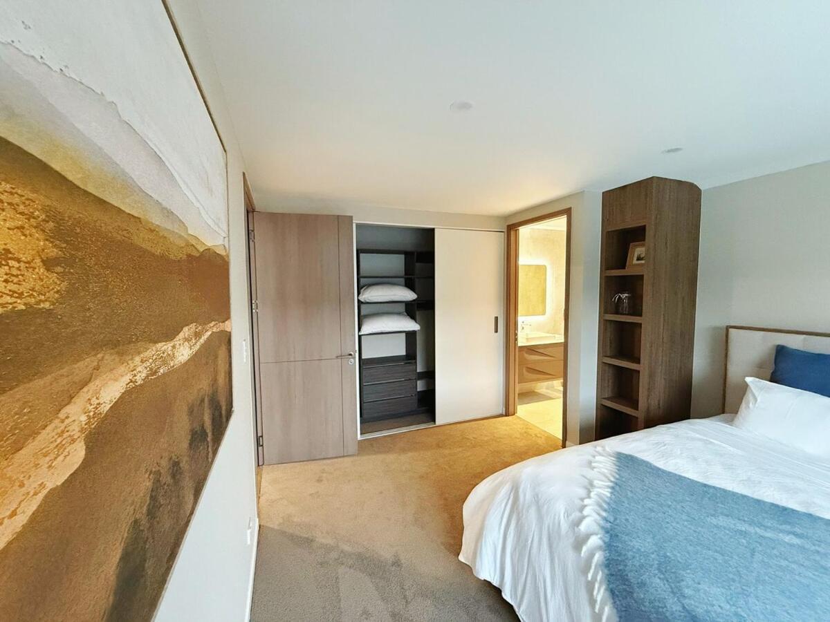 Brand-new Luxury 5 Bedroom House In Epsom *