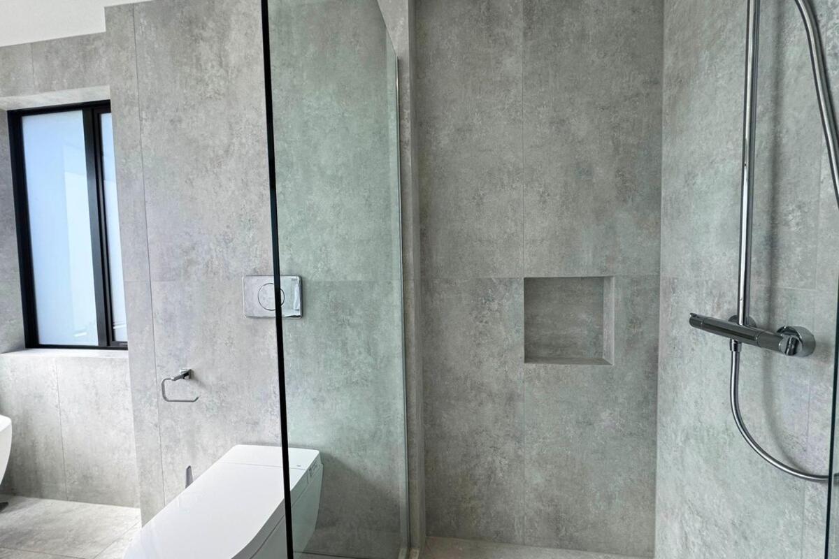 Villa Brand-new Luxury 5 Bedroom House In Epsom *